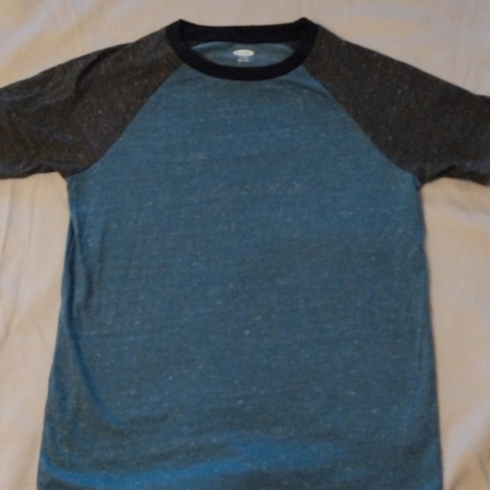 Old Navy color block t-shirt boys size L(10-12)